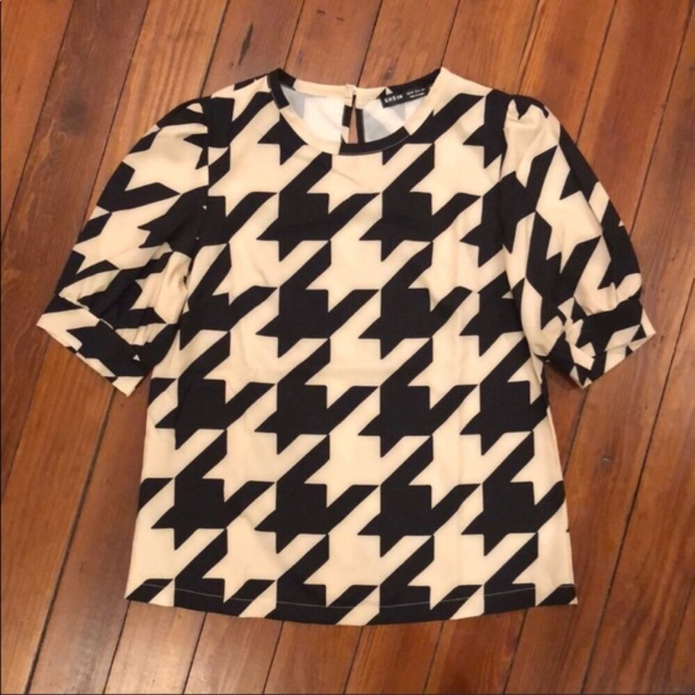 NWT 🌹 Houndstooth Puff Sleeve Blouse Size XS